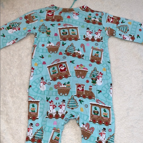 NWT Posh Peanut Gingerbread Train Footie 6-9M Holiday Christmas Bamboo - Picture 7 of 7